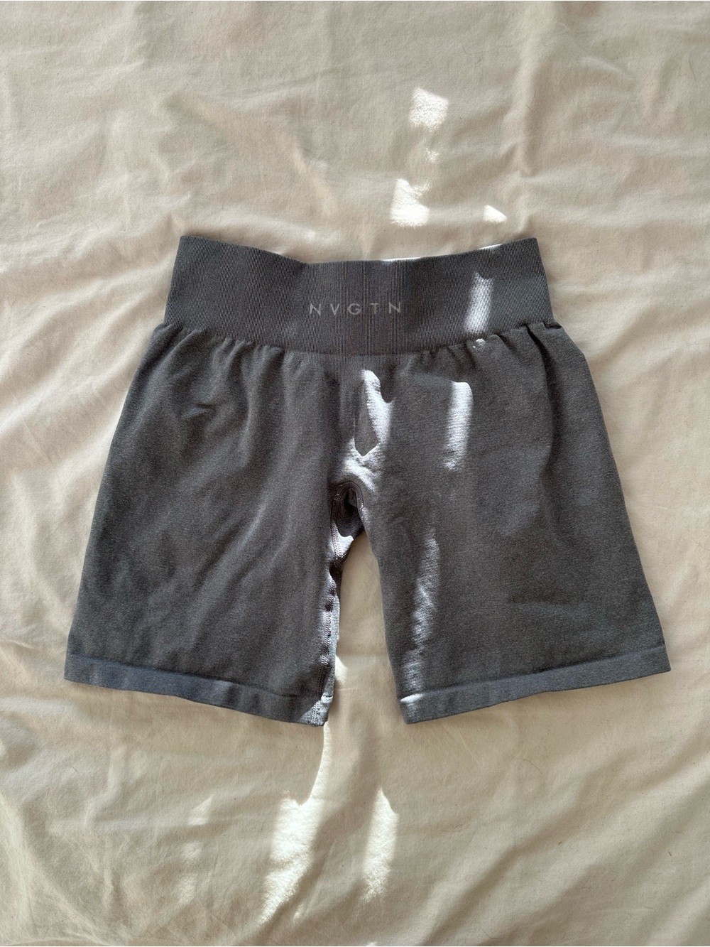 NVGTN Size S | Mid-Rise Pro Seamless Shorts in Gray